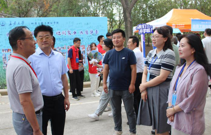 新起点，新梦想——jojo漫画
2025级本科新生报到暨家校共建活动全面展开